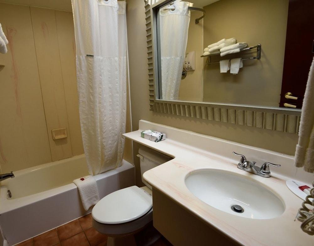 Super 8 By Wyndham West Greenwich/Providence Exterior photo