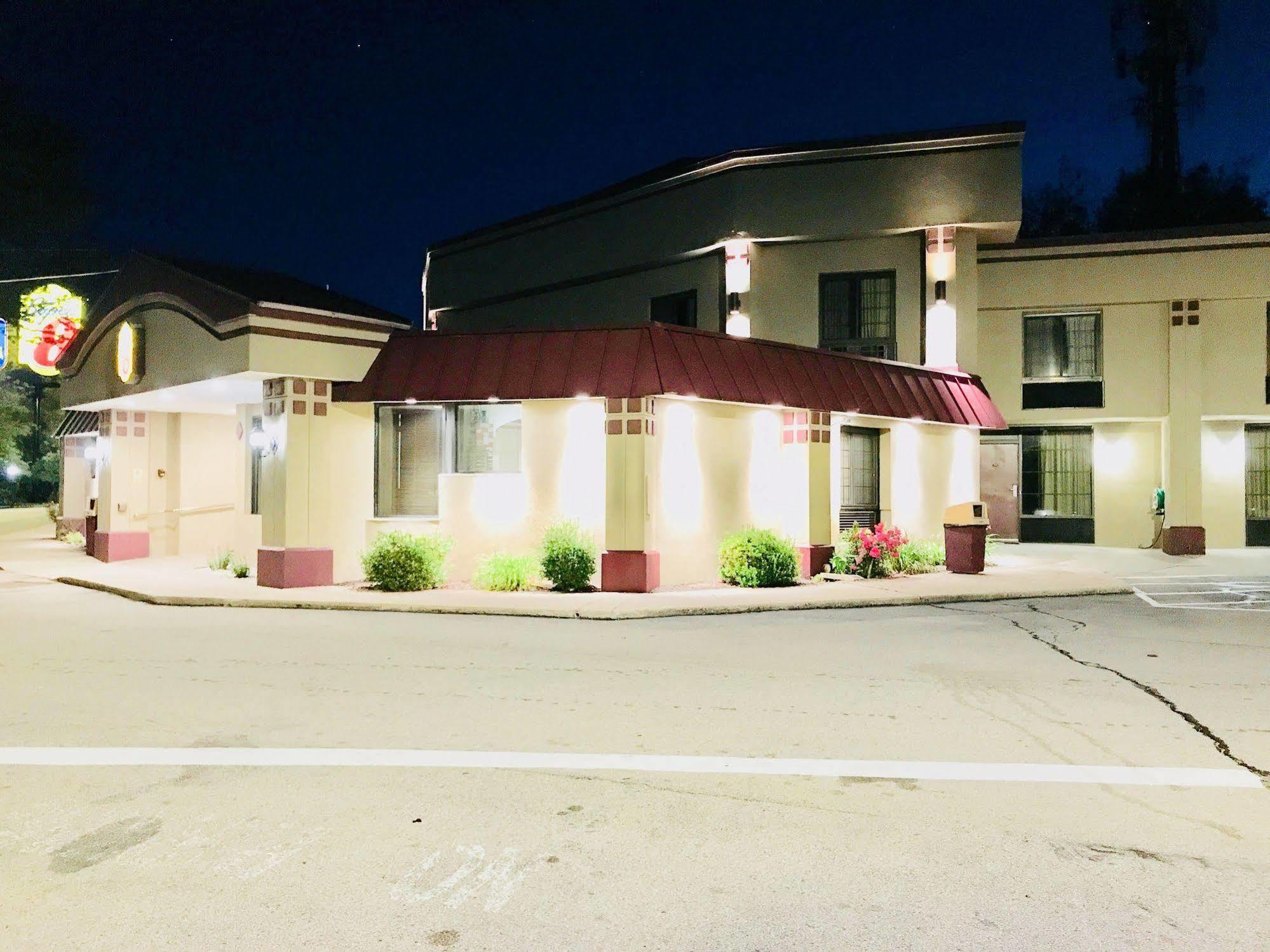 Super 8 By Wyndham West Greenwich/Providence Exterior photo