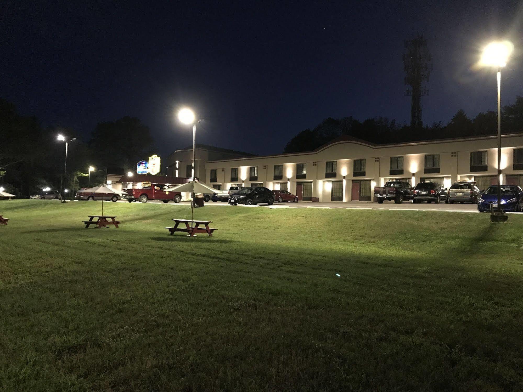 Super 8 By Wyndham West Greenwich/Providence Exterior photo